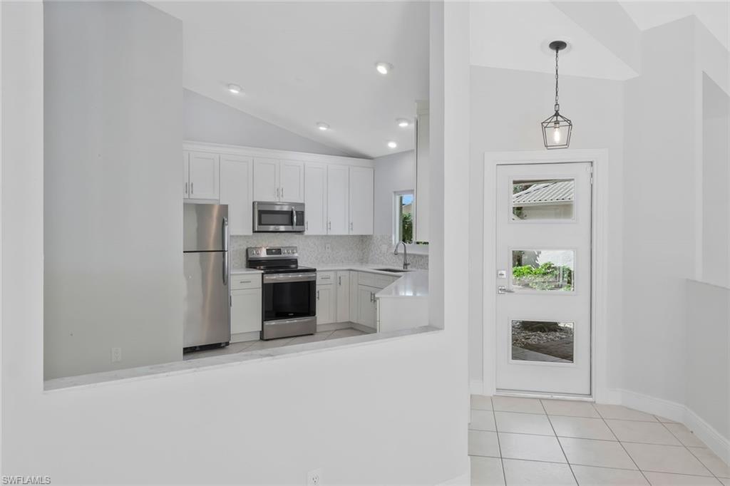 LONGSHORE LAKE - Residential