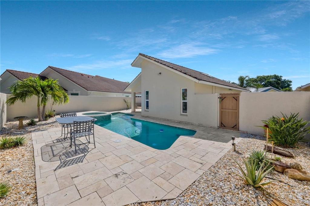 LONGSHORE LAKE - Residential