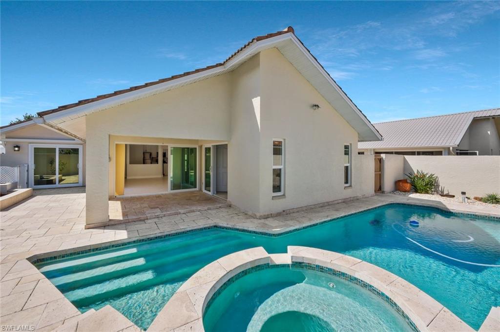 LONGSHORE LAKE - Residential