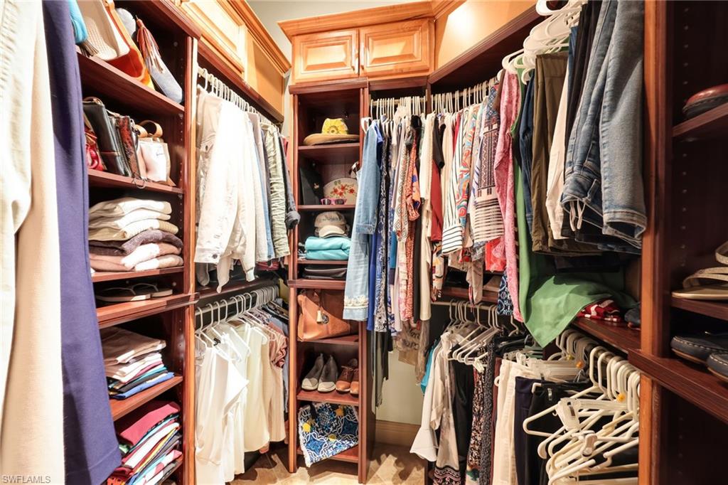 WILSHIRE LAKES - Residential