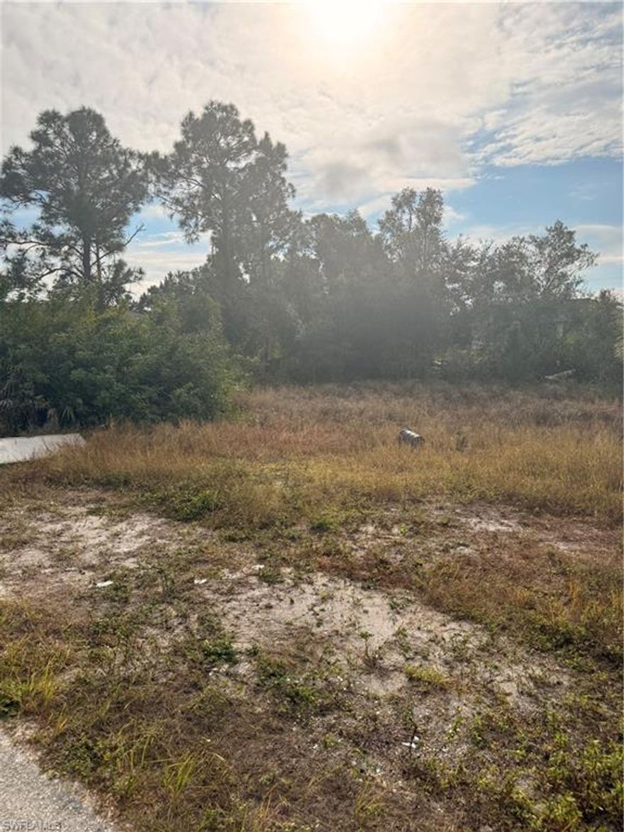 Build Your Florida Home on a 0.25-Acre Lot in Fort Myers. 
An excellent opportunity to own a 0.25-acre residential lot in Fort Myers, Florida. This property features paved road access, nearby utilities, and a convenient location close to shopping, schools, and major thoroughfares. Well-suited for building your future home or as a long-term investment opportunity.