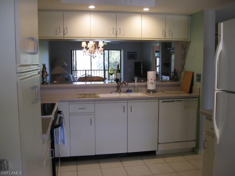 COUNTRY MANOR - Residential