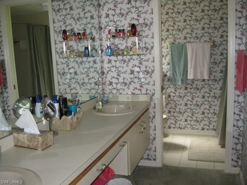 COUNTRY MANOR - Residential