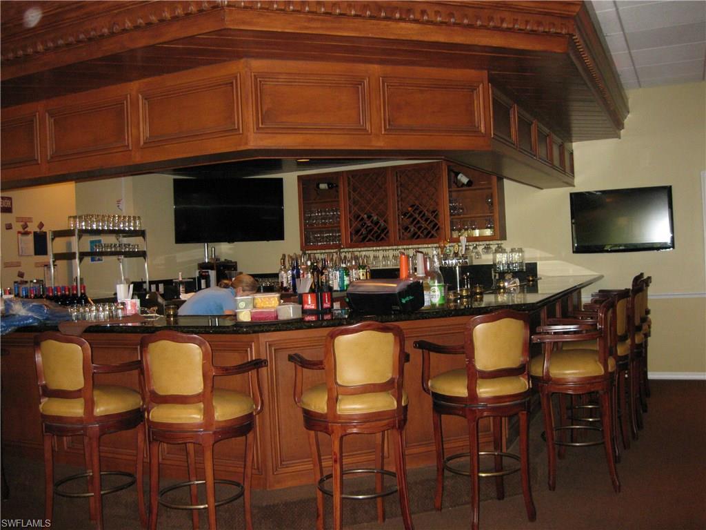 COUNTRY MANOR - Residential