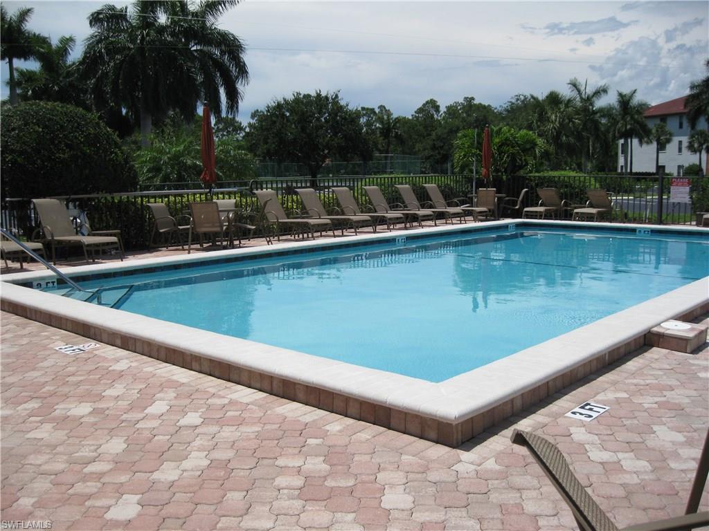 COUNTRY MANOR - Residential