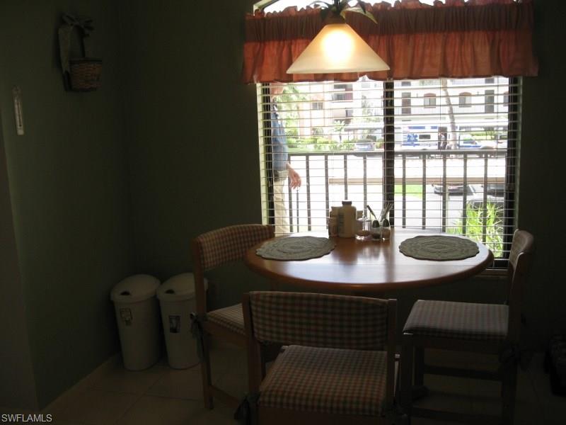 COUNTRY MANOR - Residential