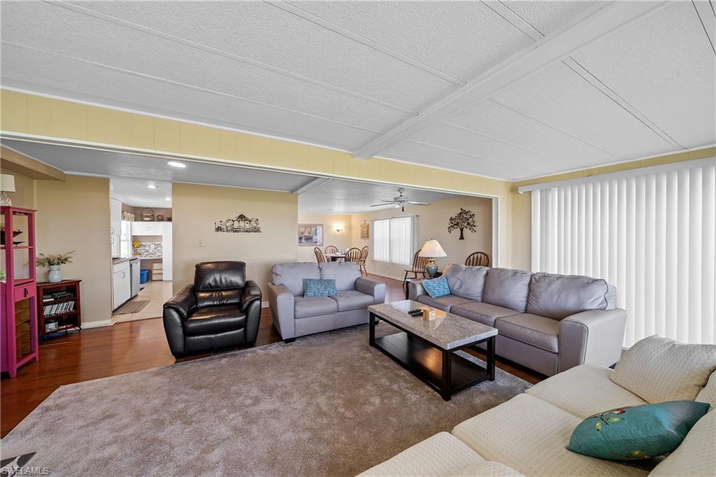 SIX LAKES COUNTRY CLUB - Residential