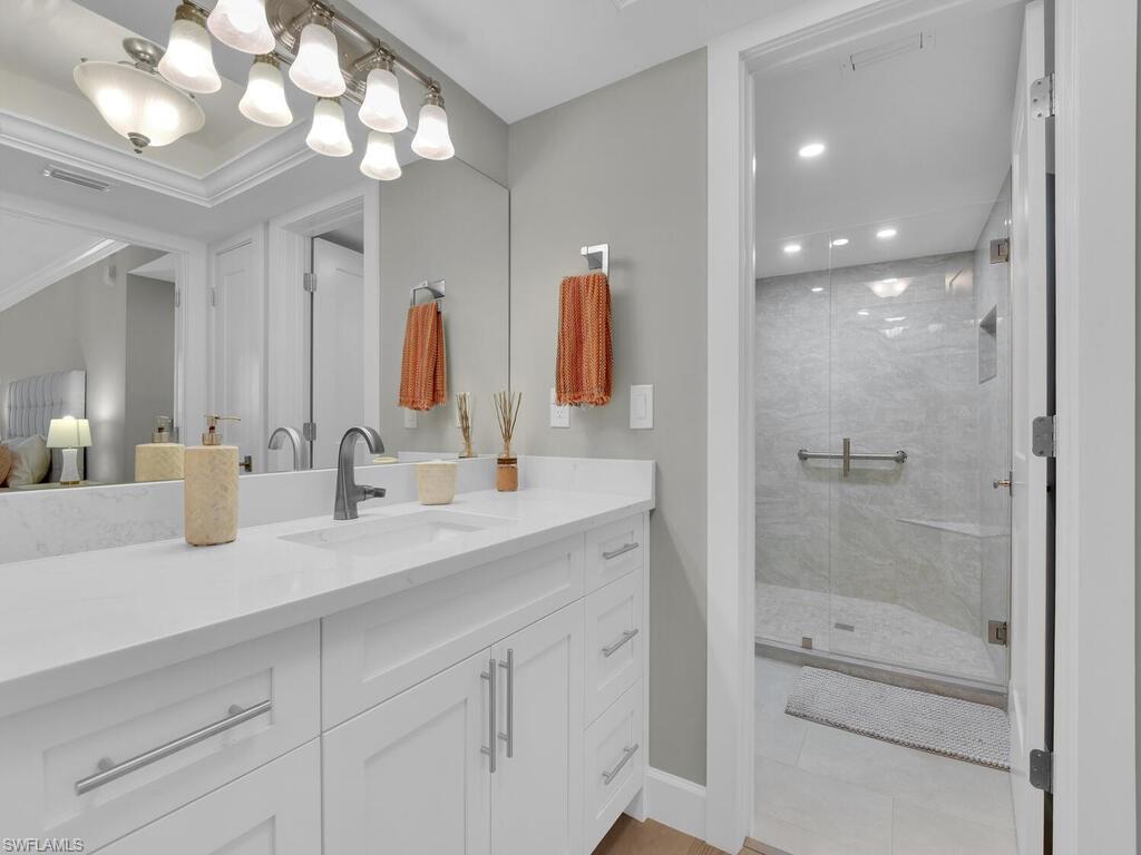 COMMODORE CLUB - Residential