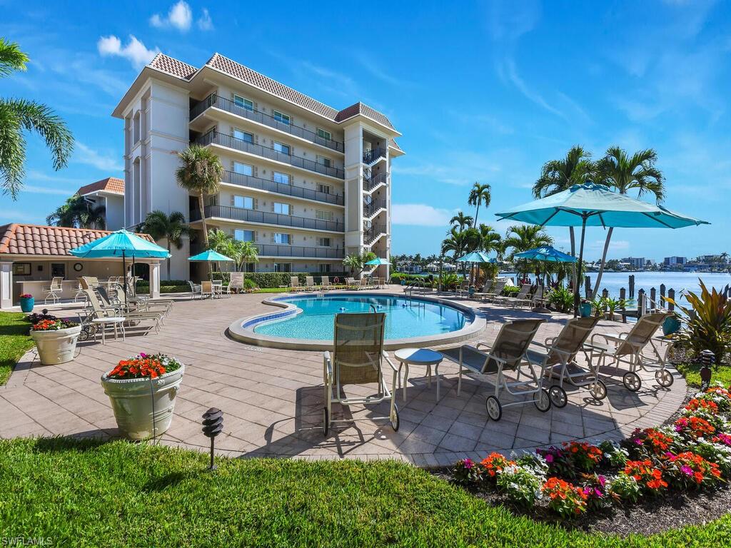 COMMODORE CLUB - Residential