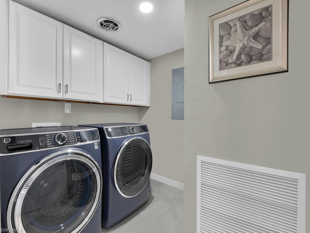 COMMODORE CLUB - Residential