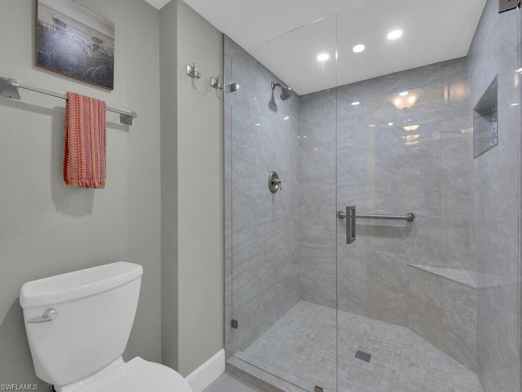 COMMODORE CLUB - Residential