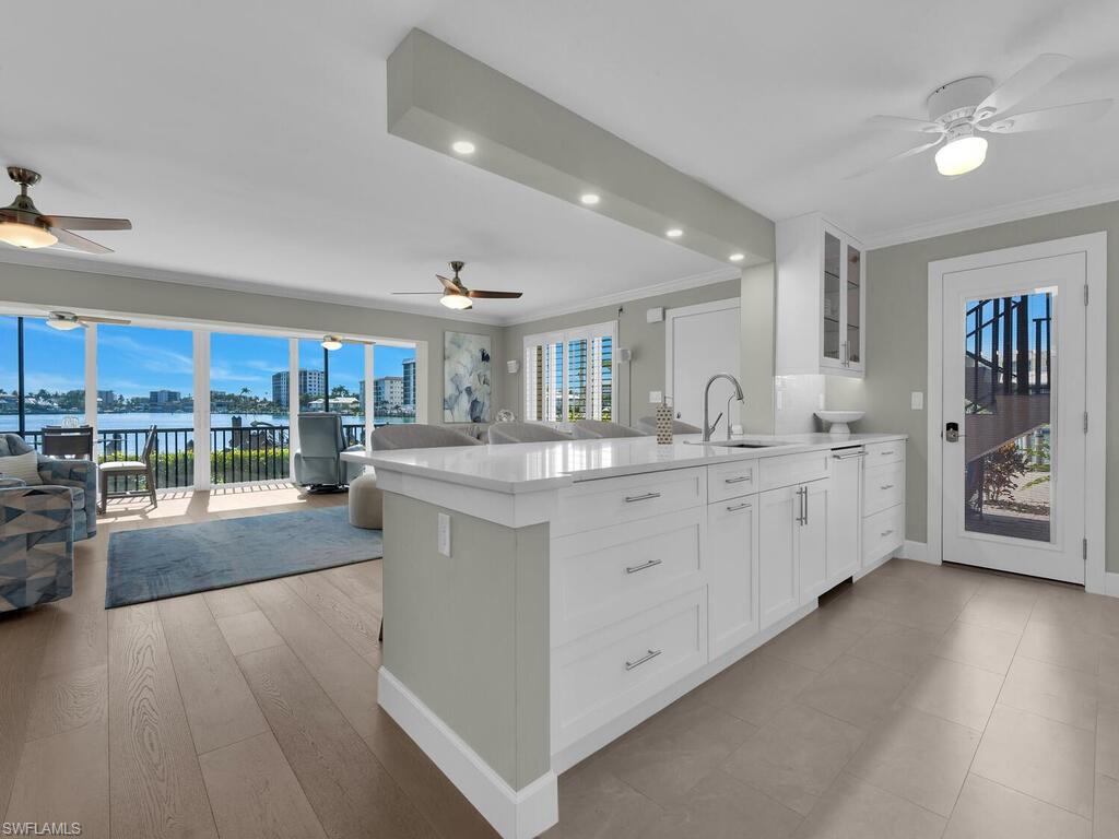 COMMODORE CLUB - Residential