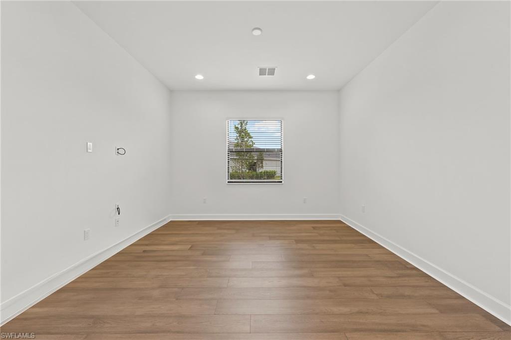 VALENCIA HARBOR - Residential