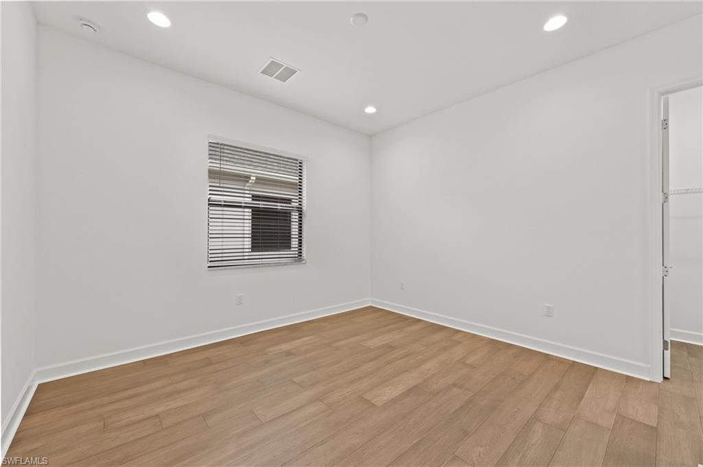 VALENCIA HARBOR - Residential