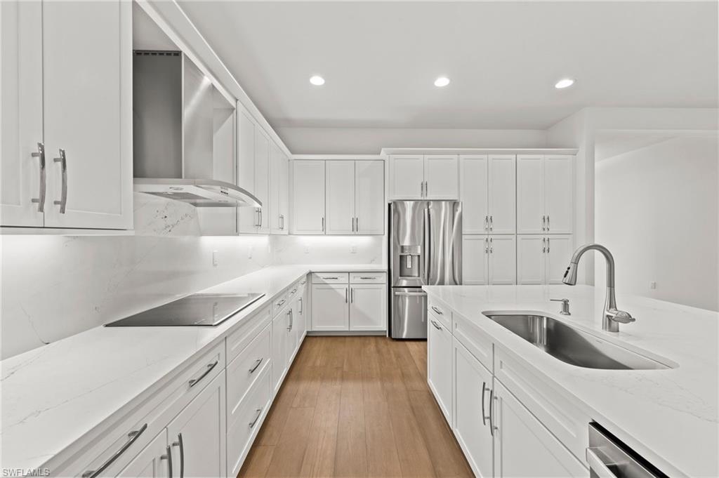 VALENCIA HARBOR - Residential