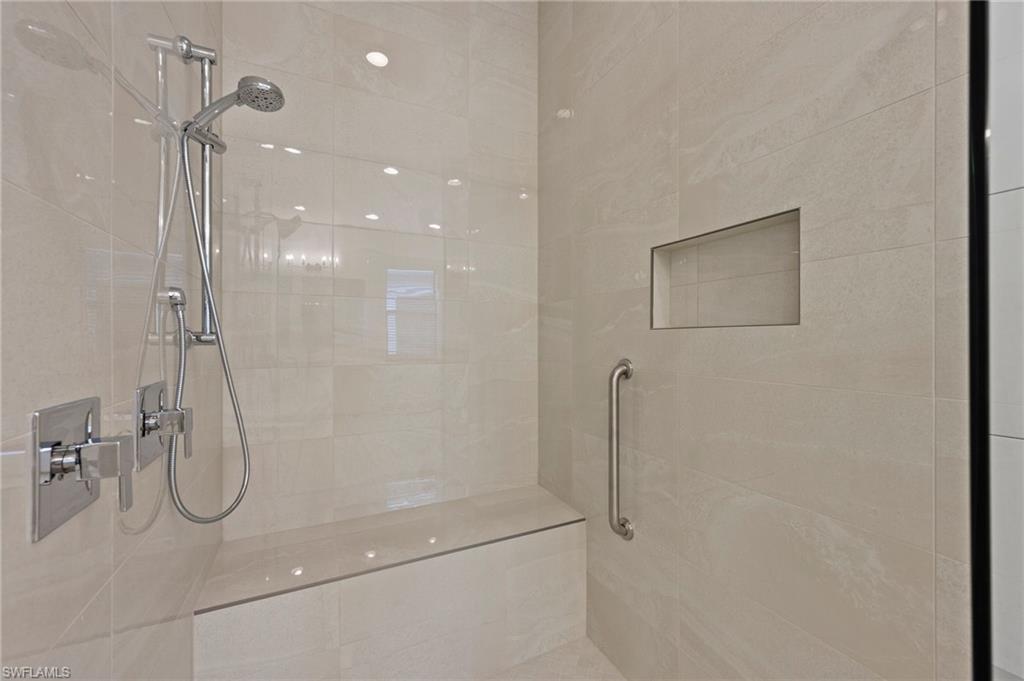 VALENCIA HARBOR - Residential