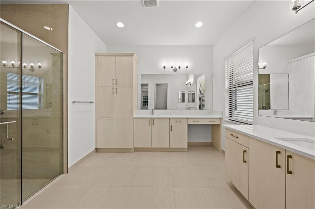 VALENCIA HARBOR - Residential