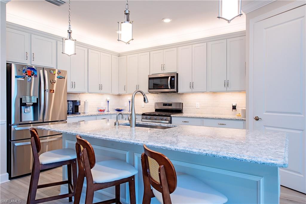 VENTANA POINTE - Residential