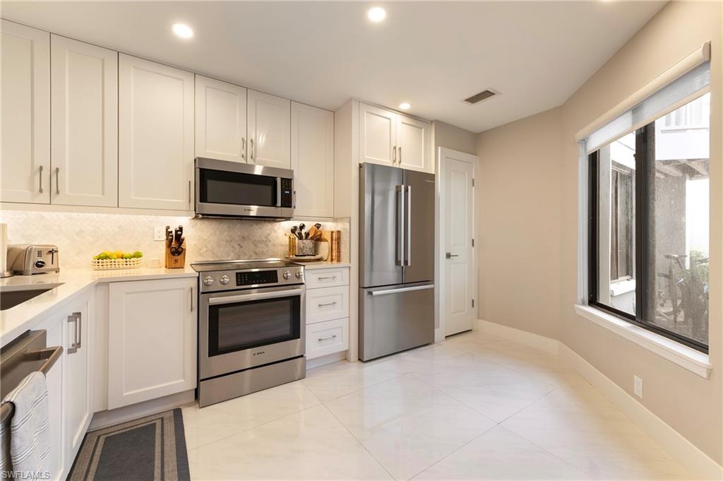 COURTSIDE COMMONS - Residential