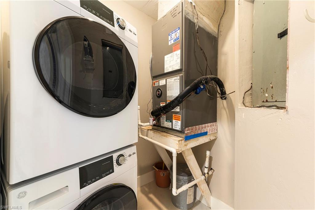 COURTSIDE COMMONS - Residential