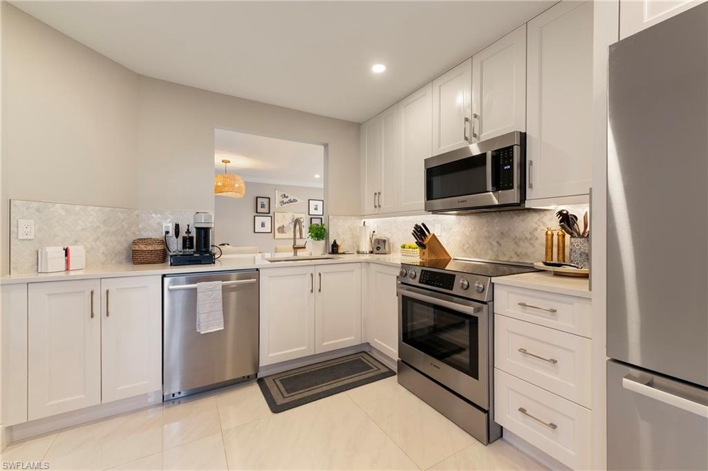 COURTSIDE COMMONS - Residential