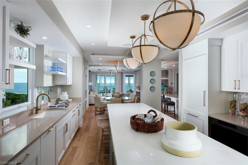 BAREFOOT BEACH CLUB - Residential