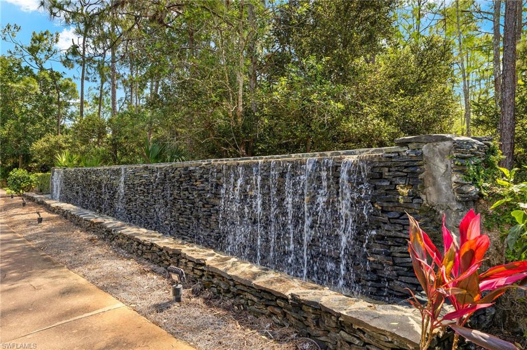 FALLING WATERS - Residential