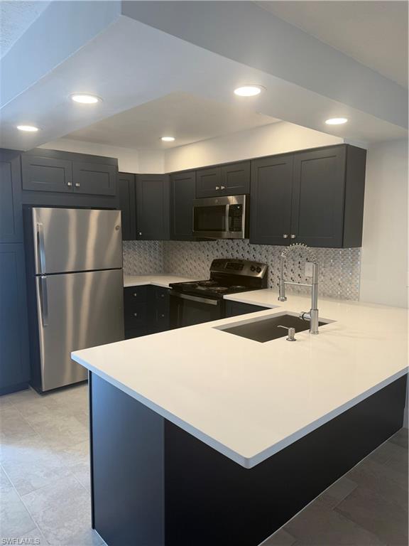 ROYAL HAWAIIAN CLUB - Residential