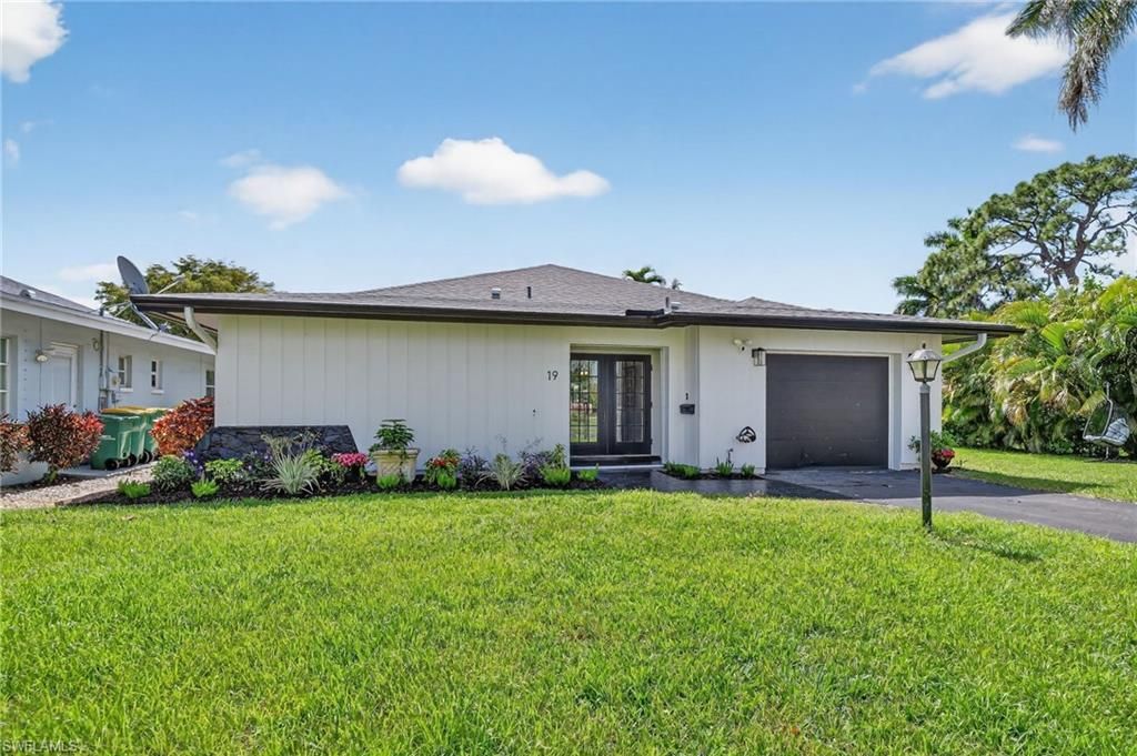 Photo of 19 Crooked LN #15, NAPLES, FL 34112 (MLS # 226011038)