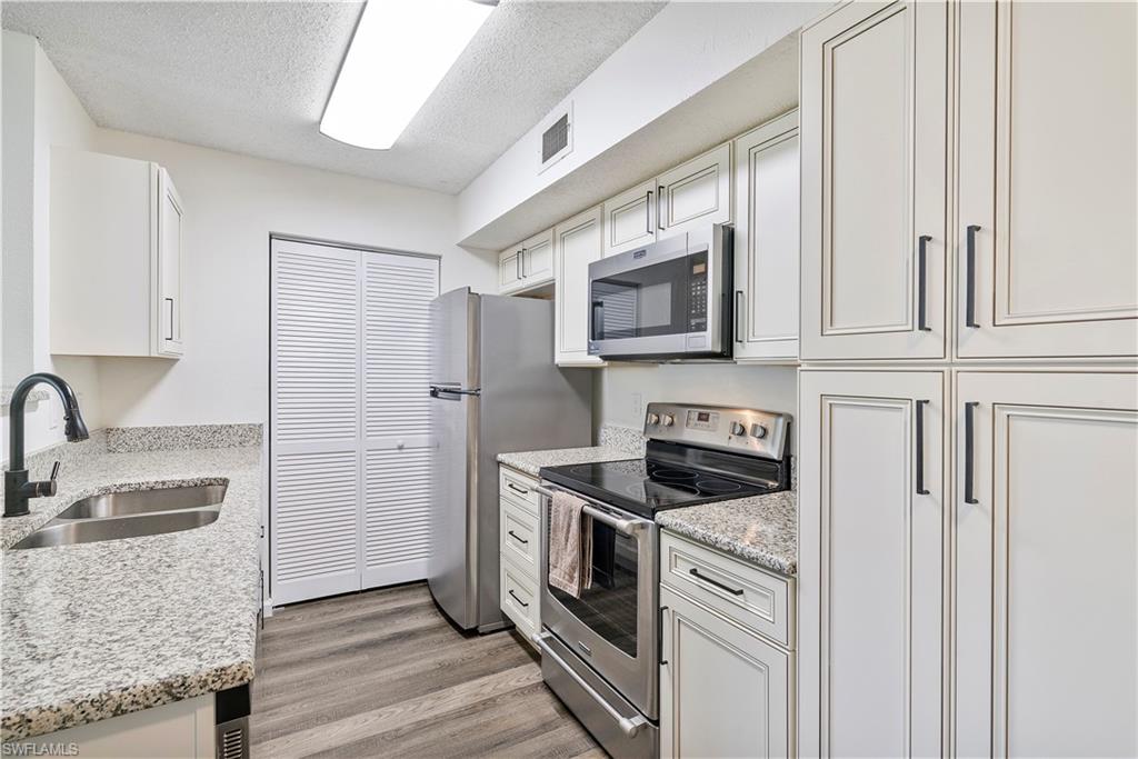 VENETIAN PALMS - Residential