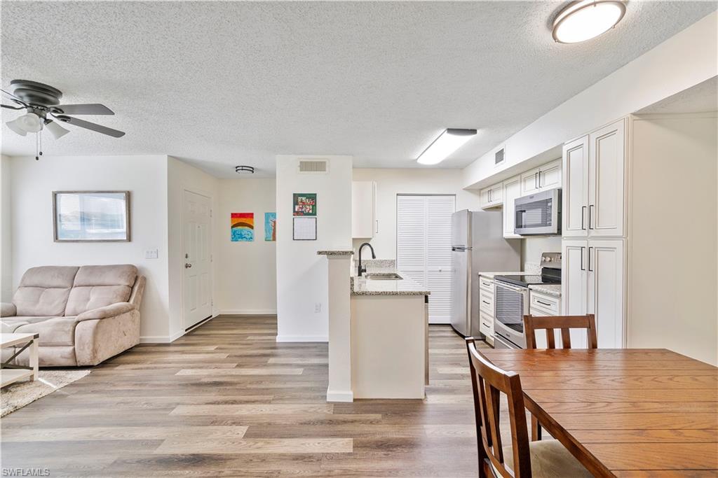 VENETIAN PALMS - Residential