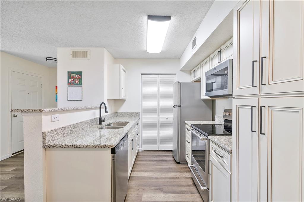 VENETIAN PALMS - Residential