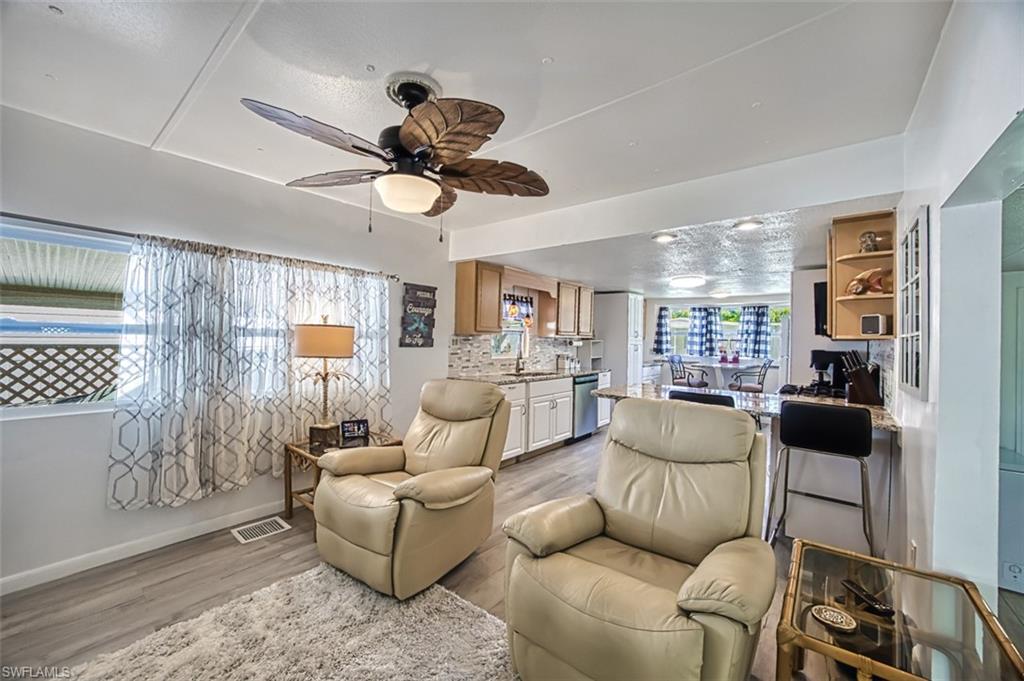 MOORHEAD MANOR - Residential