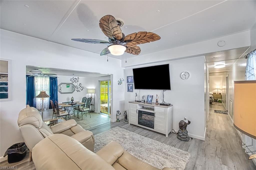 MOORHEAD MANOR - Residential