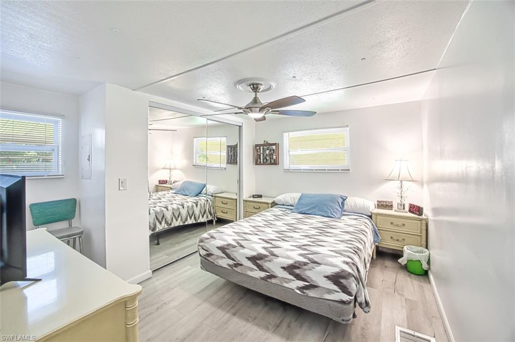 MOORHEAD MANOR - Residential