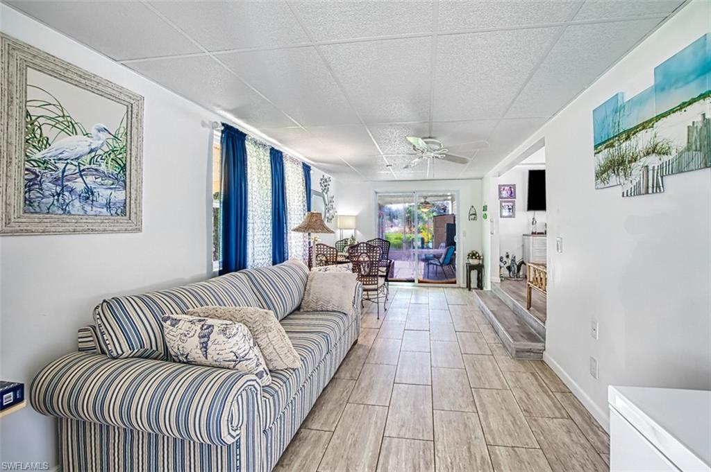 MOORHEAD MANOR - Residential