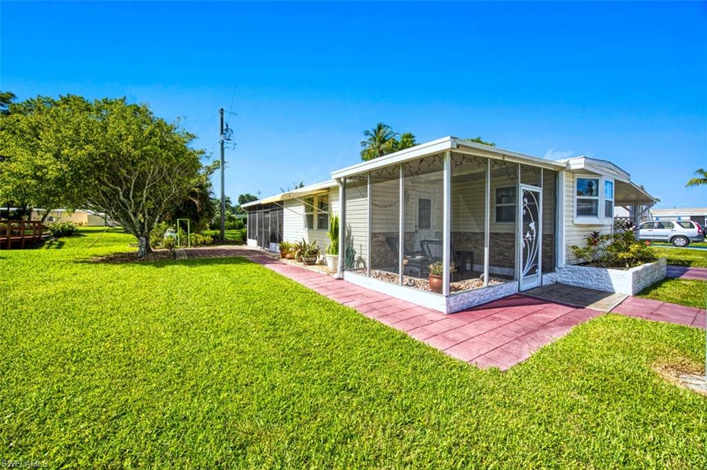 MOORHEAD MANOR - Residential