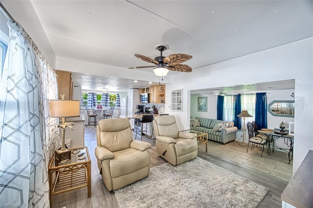 MOORHEAD MANOR - Residential