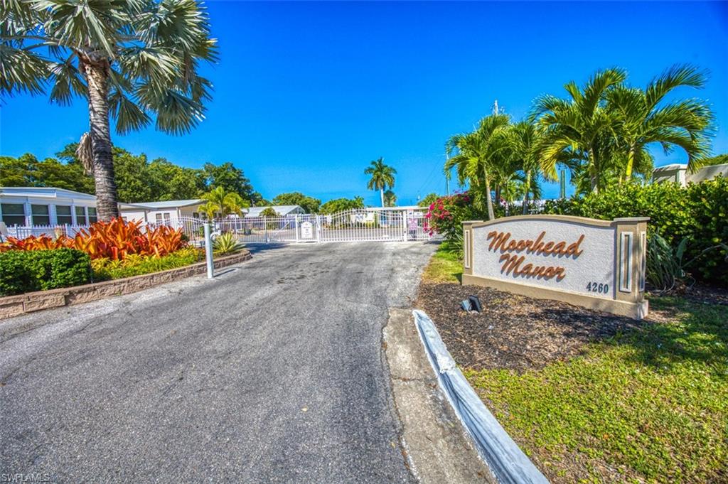 MOORHEAD MANOR - Residential