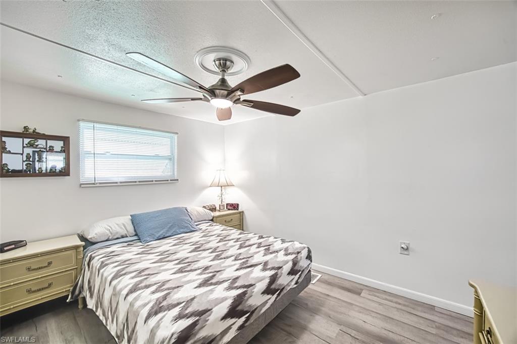 MOORHEAD MANOR - Residential