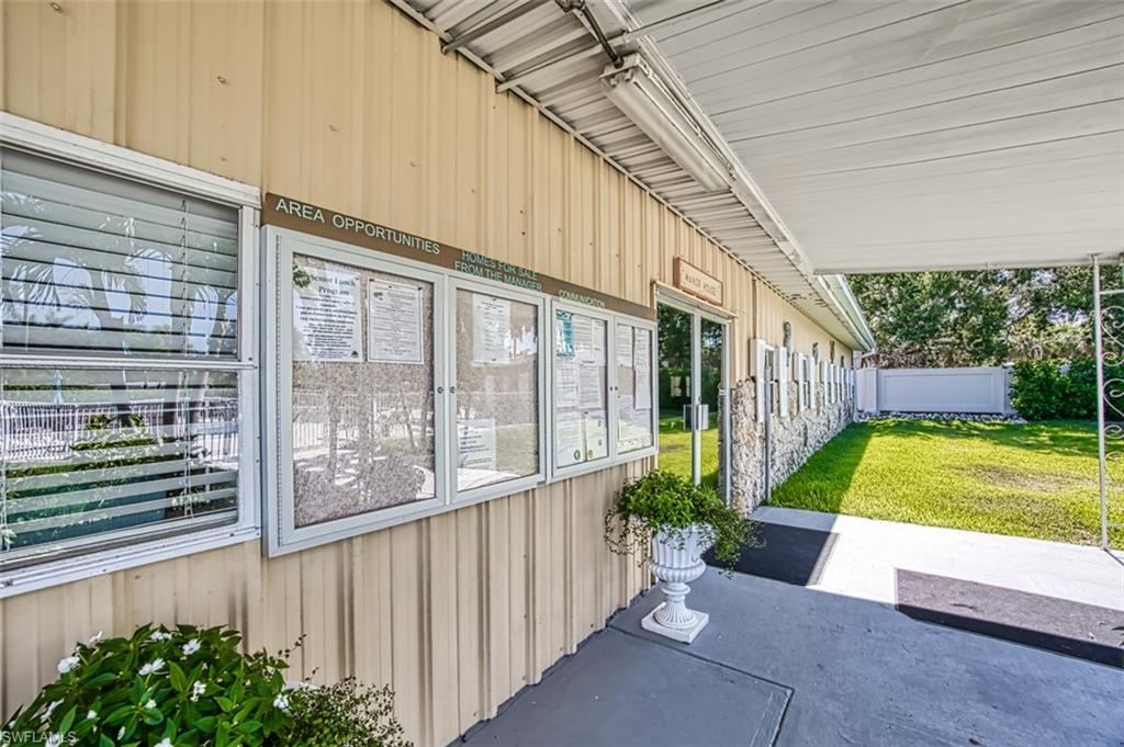 MOORHEAD MANOR - Residential