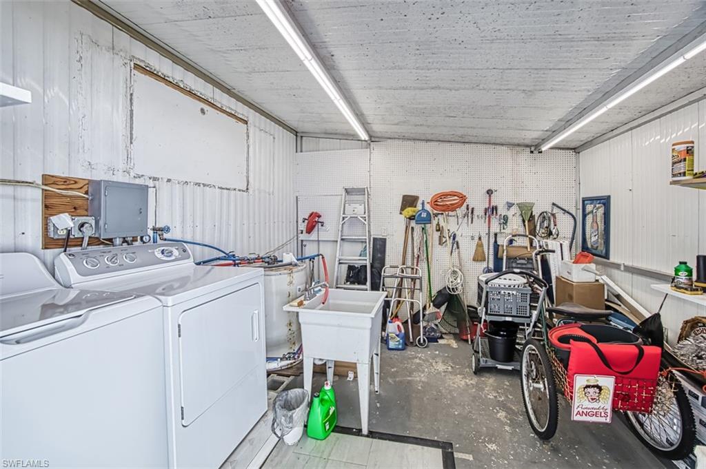 MOORHEAD MANOR - Residential