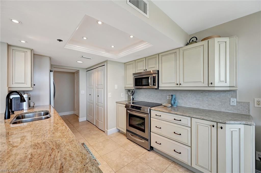 ST NICOLE - Residential Lease