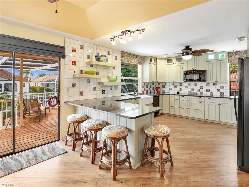 MARCO BEACH - Residential