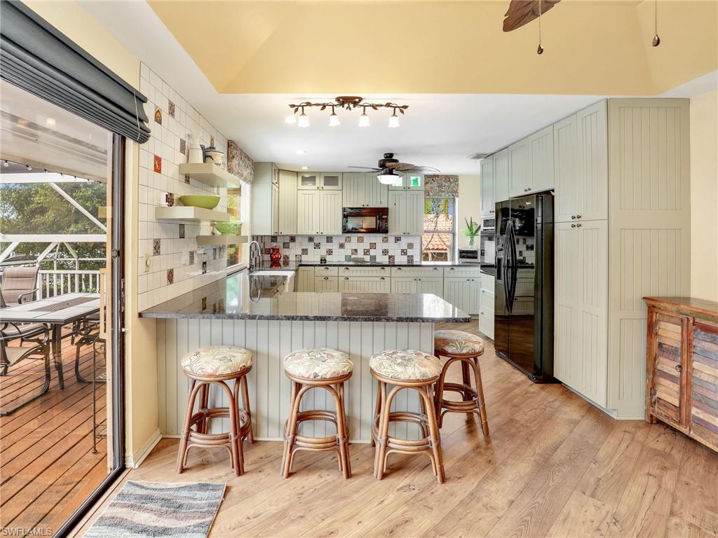 MARCO BEACH - Residential