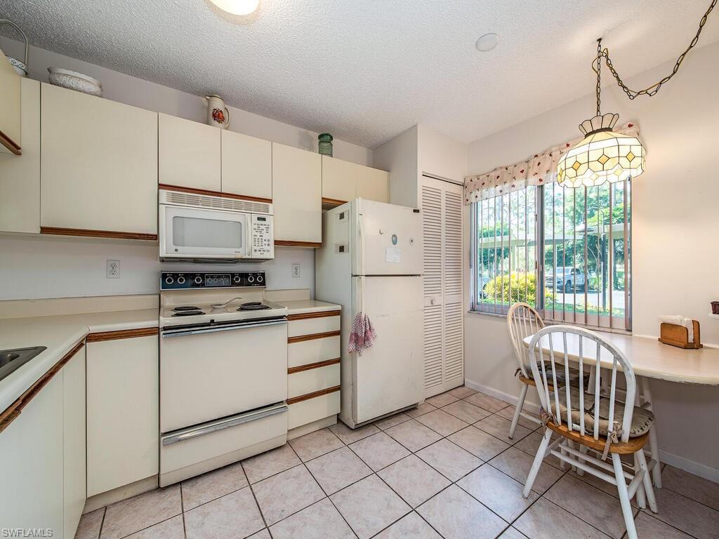 ANDOVER SQUARE - Residential