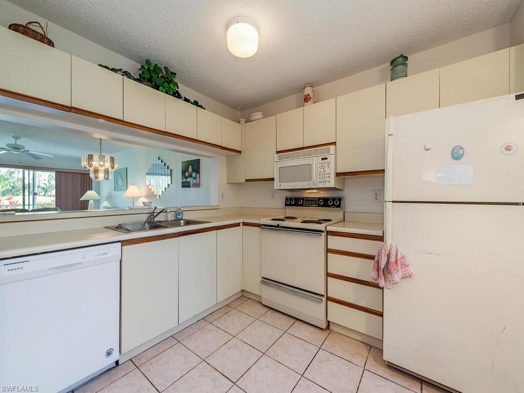 ANDOVER SQUARE - Residential