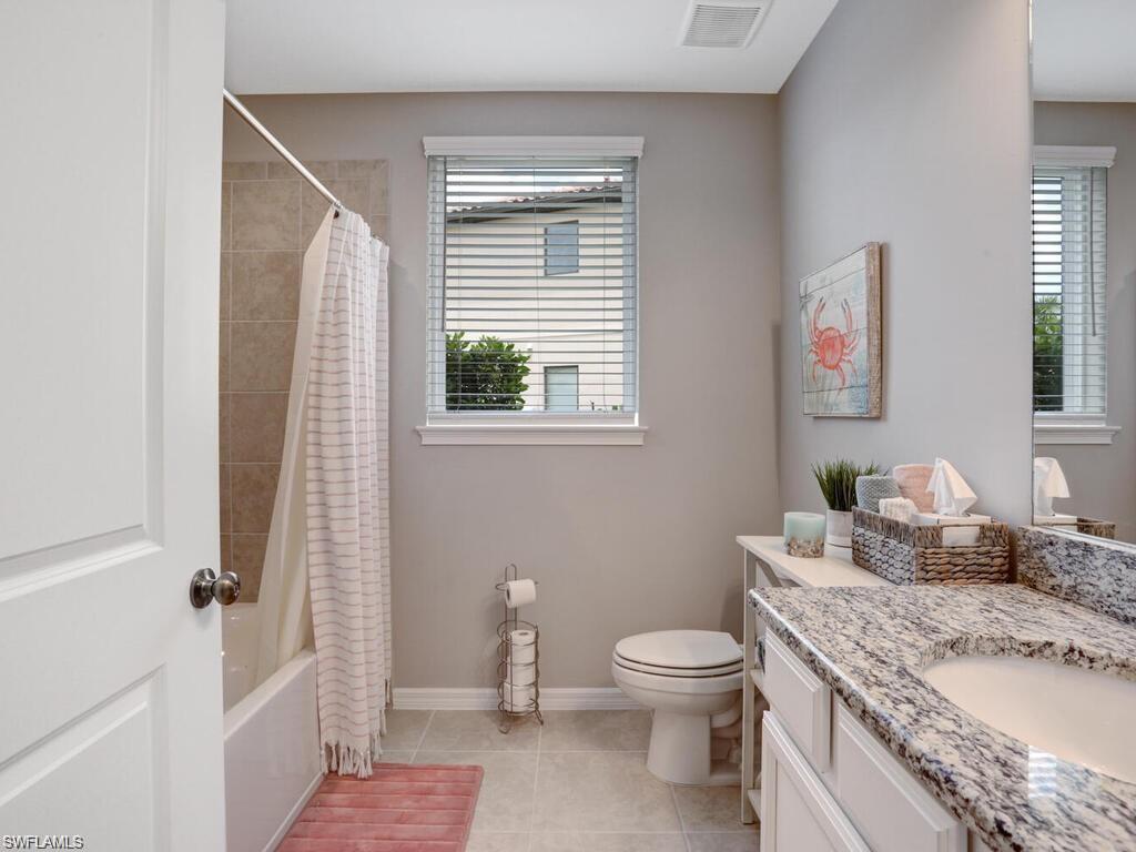 ESPLANADE - Residential Lease