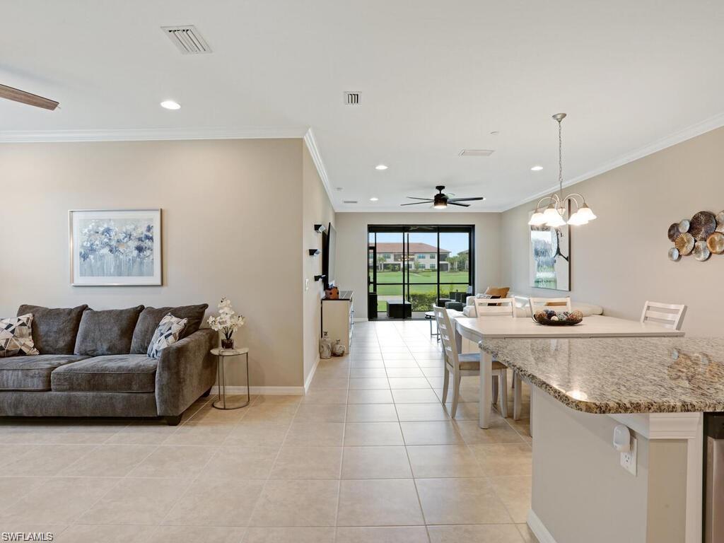 ESPLANADE - Residential Lease