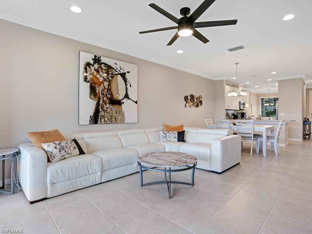 ESPLANADE - Residential Lease